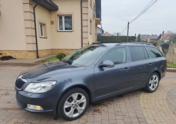 Skoda Octavia cena 29900 przebieg: 185000, rok produkcji 2011 z Wolbrom małe 232